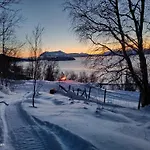 Charles * Solstad